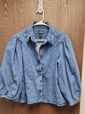 Scoop Blue Denim Puff-Sleeve Crop Top